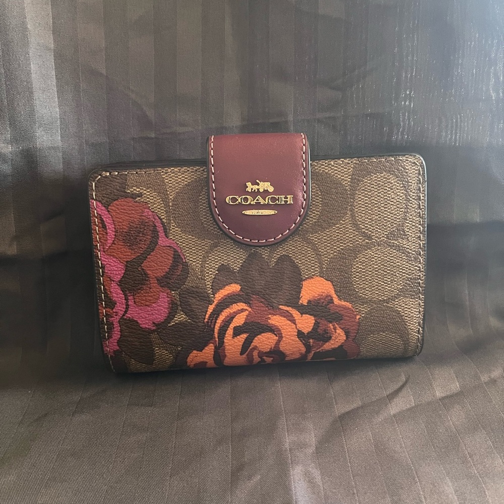 Coach wallet floral